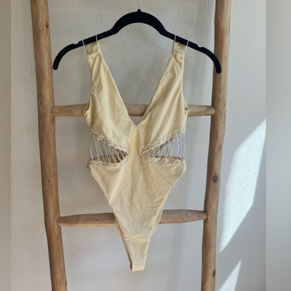 NWT Camila Coelho Caprice One Piece in Light Beige Size Medium - Picture 7 of 8